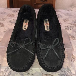 Minnetonka Black Fur Moccasins